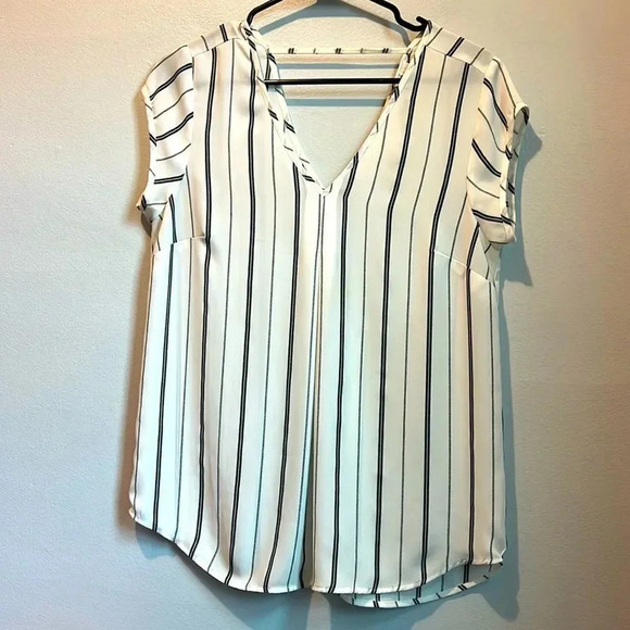 Halogen small black white striped lightweight top - Picture 2 of 5